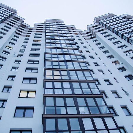 Уютная Квартира В Новом Доме Недалеко От Центра Minszk Kültér fotó
